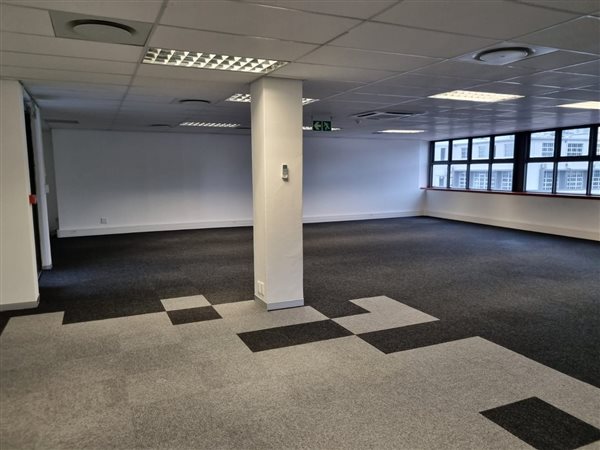 182  m² Commercial space