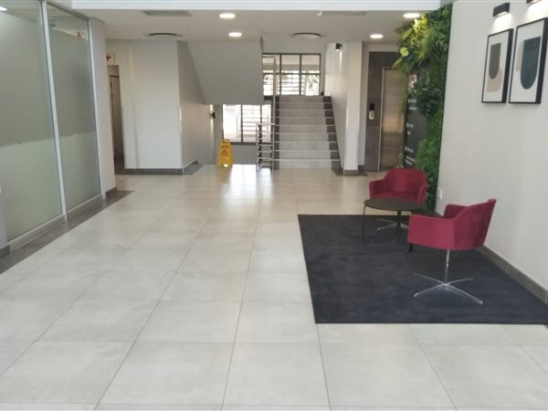 299  m² Commercial space