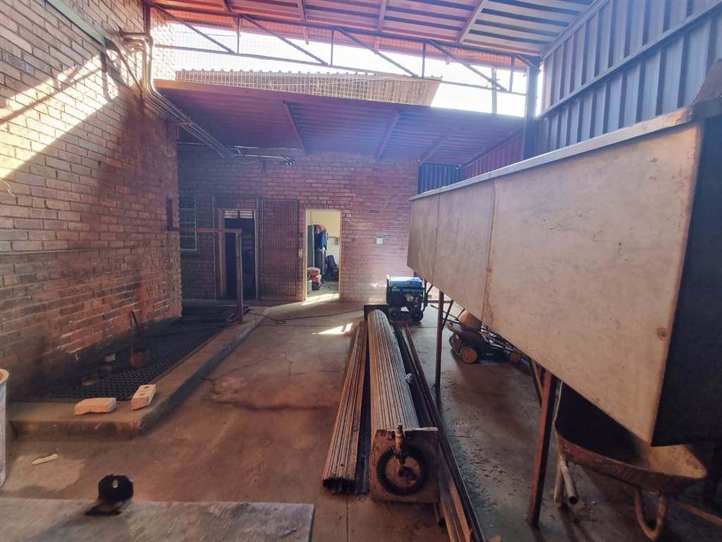 500  m² Commercial space in Pretoria North photo number 10