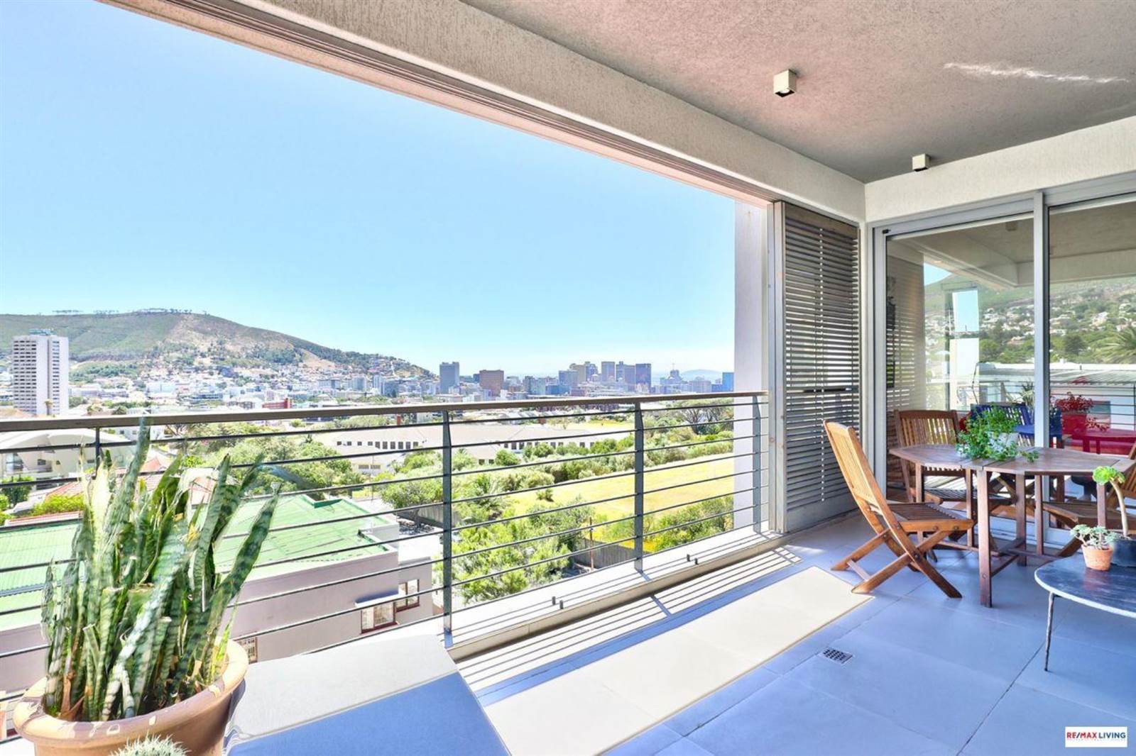 2 Bed Apartment in Vredehoek photo number 15