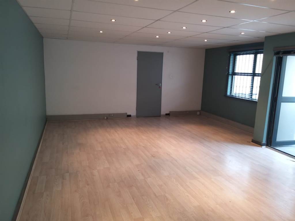 368  m² Commercial space in Milnerton photo number 3