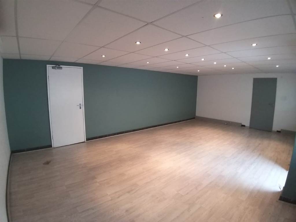 368  m² Commercial space in Milnerton photo number 2