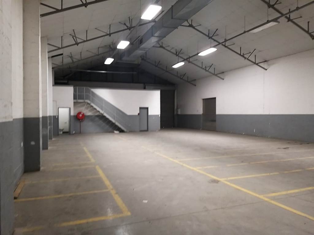 368  m² Commercial space in Milnerton photo number 11