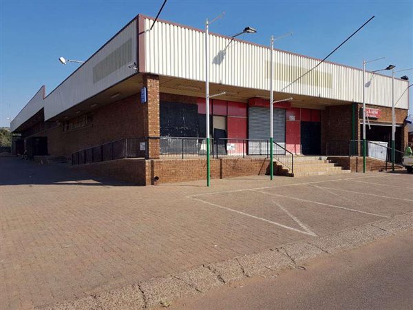 1525  m² Commercial space in Claremont
