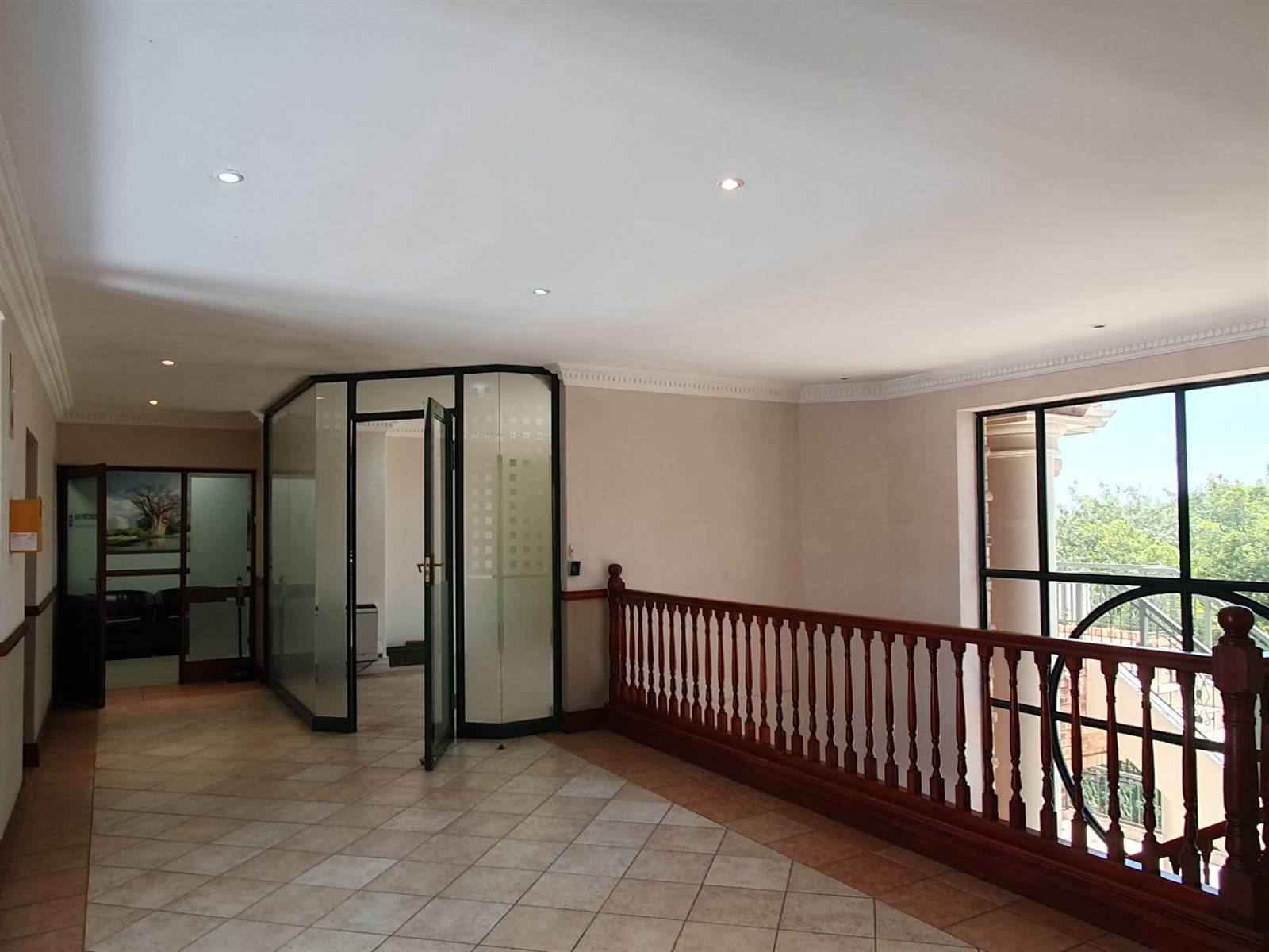 195  m² Commercial space in Bryanston photo number 2