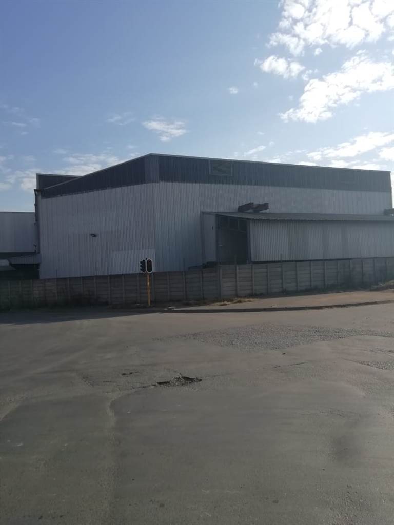 21000  m² Industrial space in Croesus photo number 1
