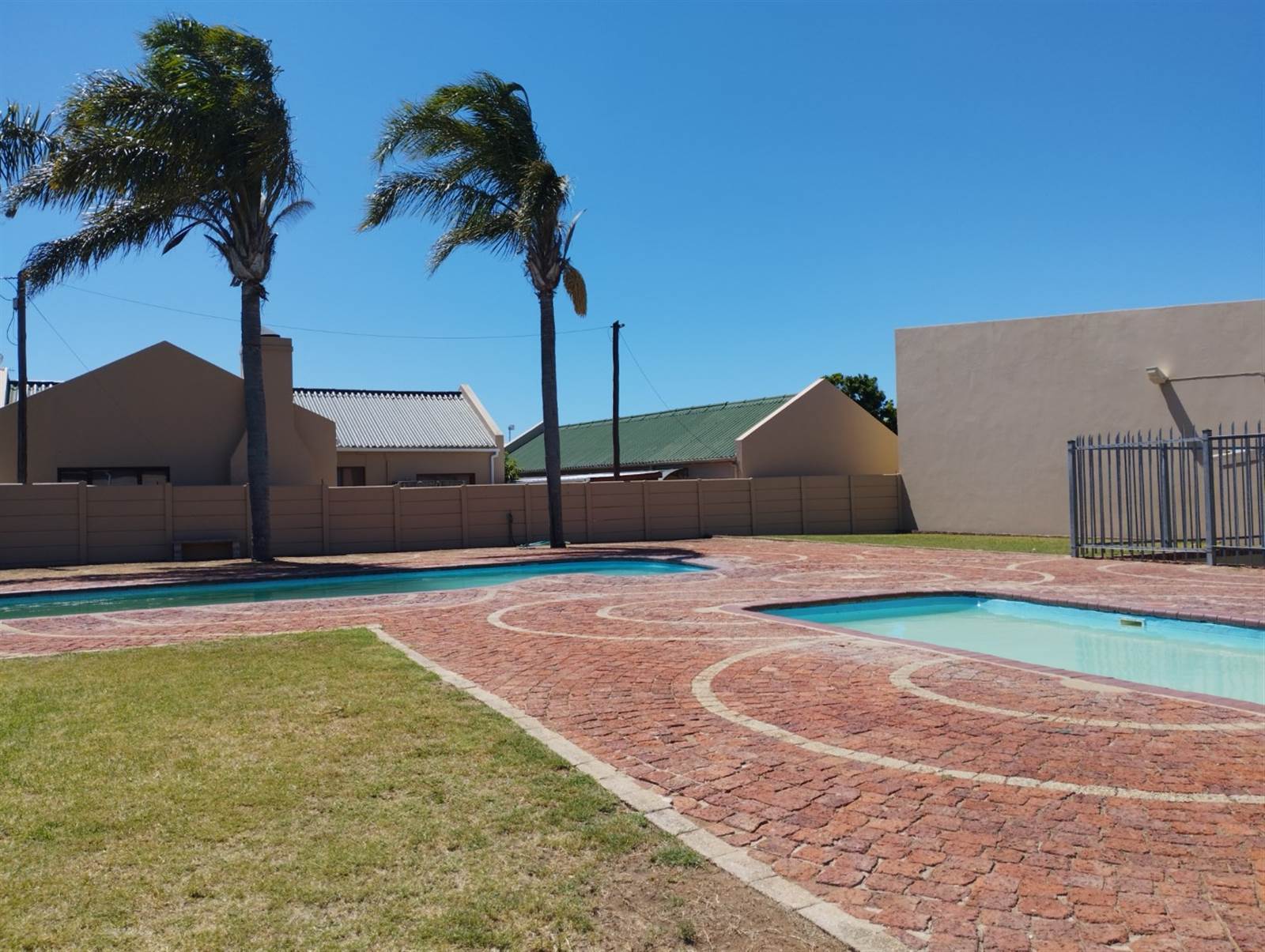 2 Bed Townhouse in Stilbaai photo number 22