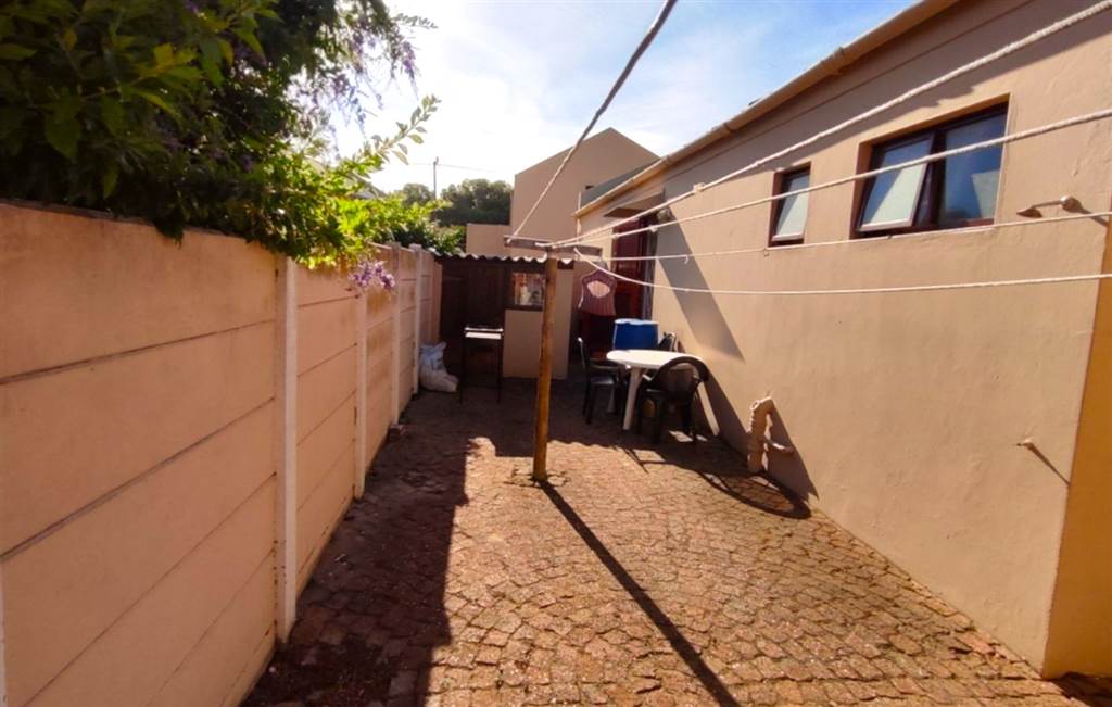 2 Bed Townhouse in Stilbaai photo number 15