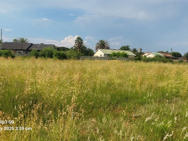 1 523 m² Land