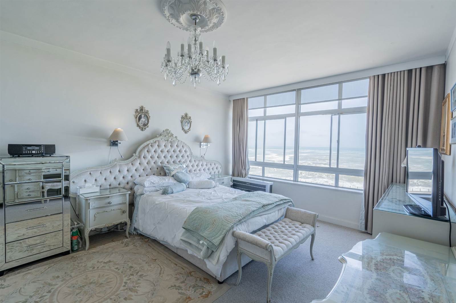 1 Bed Apartment in Mouille Point photo number 9