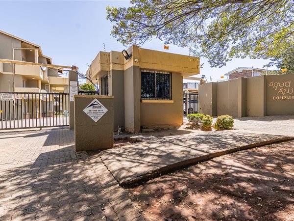 2 Bedroom Townhouse 2 Bedroom Townhouse