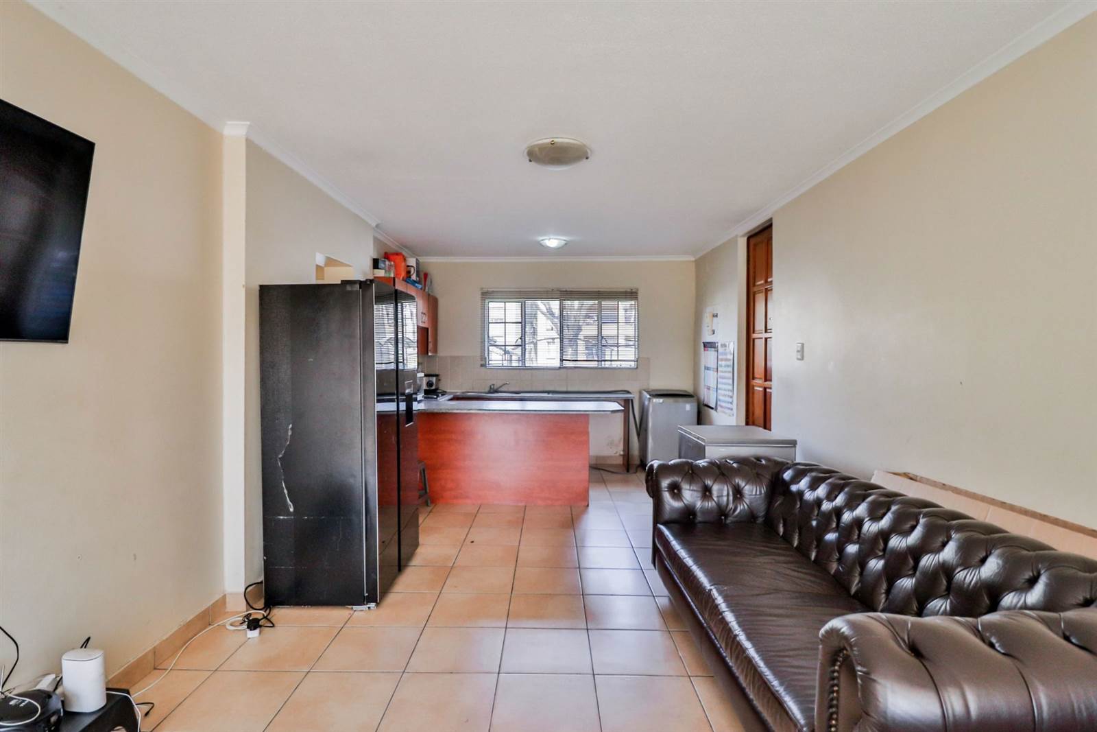 2 Bed Apartment in Meredale photo number 7