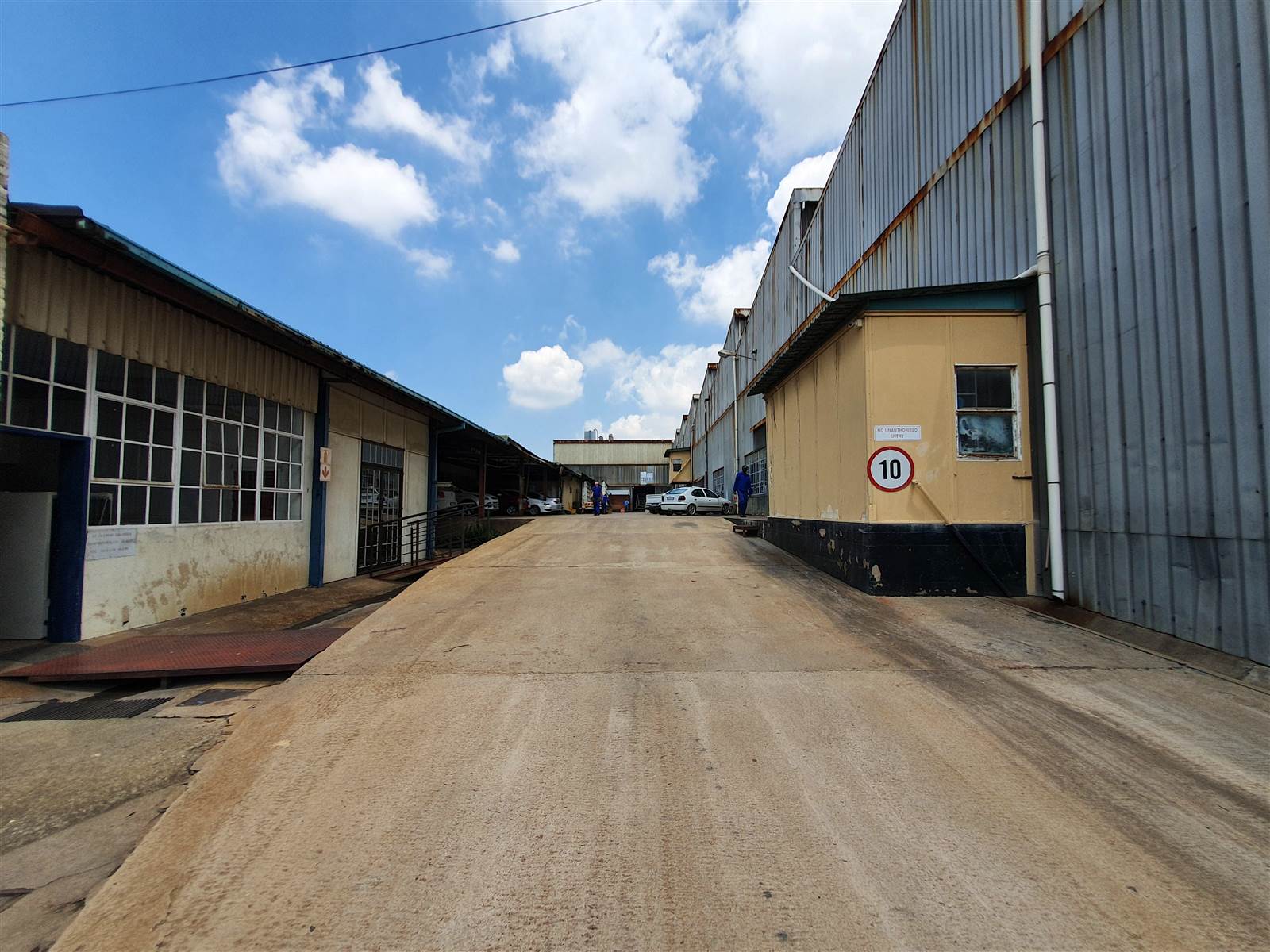 8000  m² Industrial space in Alrode photo number 3