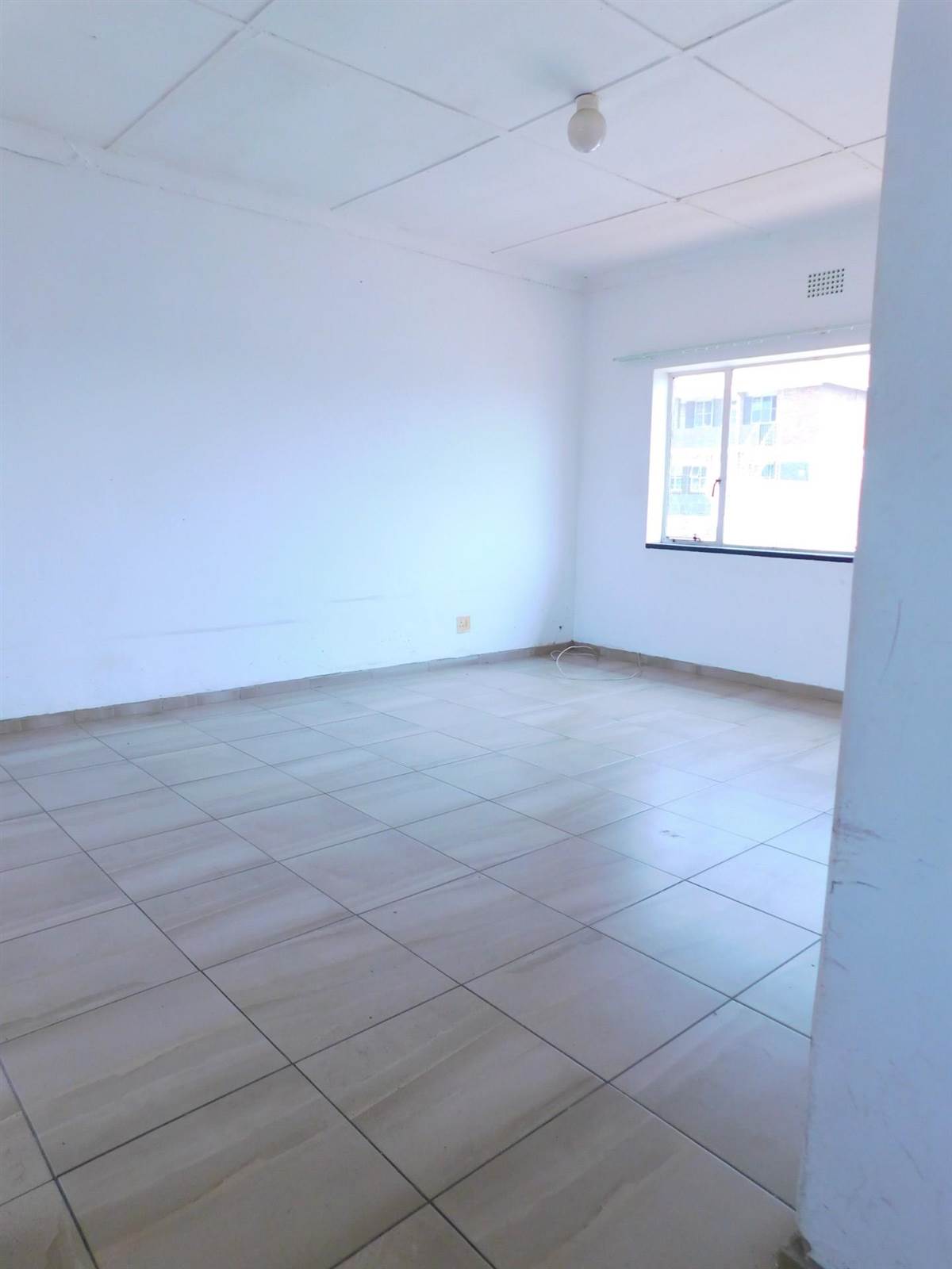 2 Bed Apartment in Rosettenville photo number 16