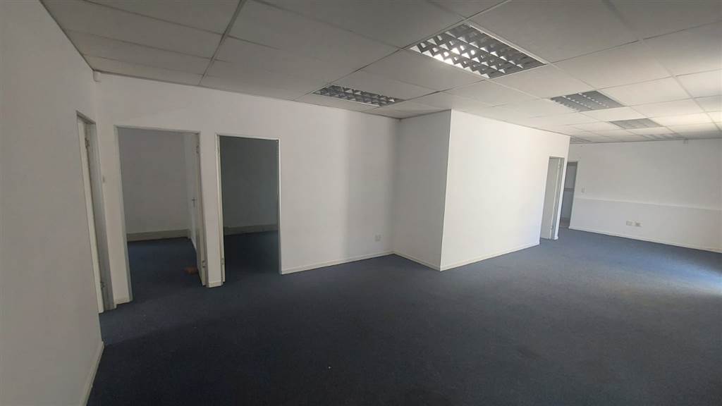 169  m² Commercial space in Durbanville Central photo number 2