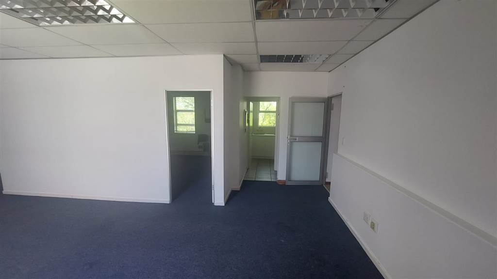 169  m² Commercial space in Durbanville Central photo number 9