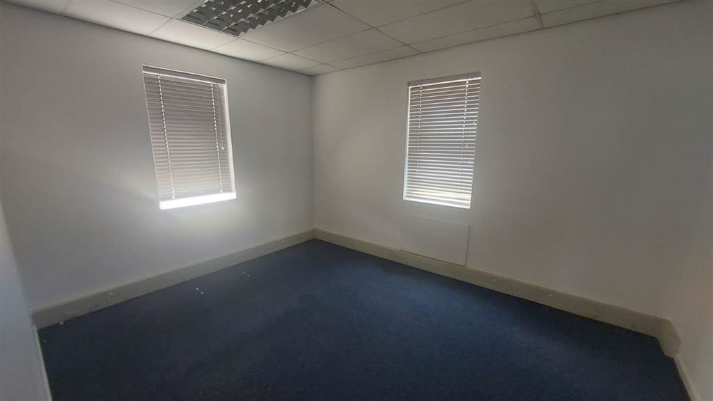 169  m² Commercial space in Durbanville Central photo number 4