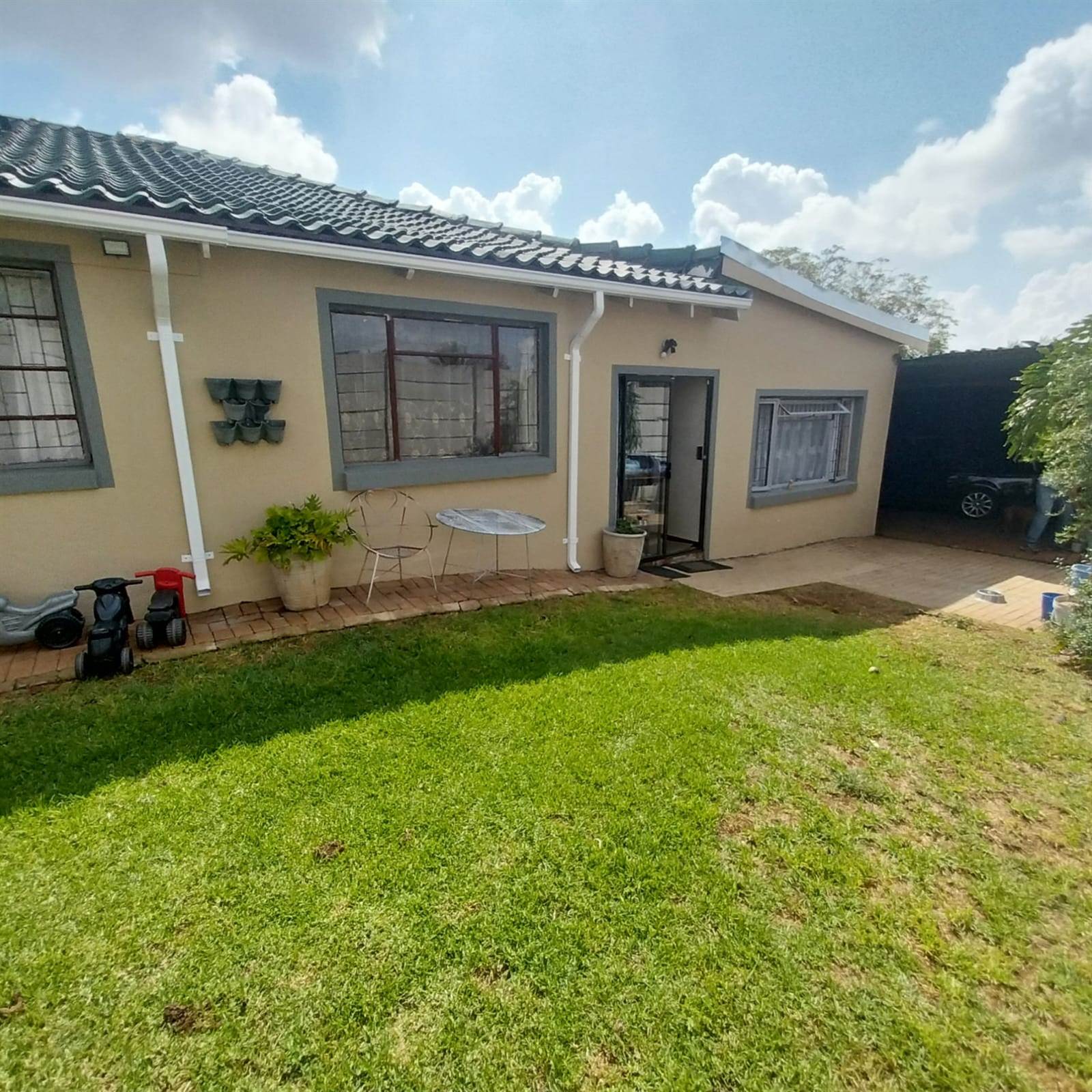 2 Bed House in Johannesburg Central and CBD photo number 10