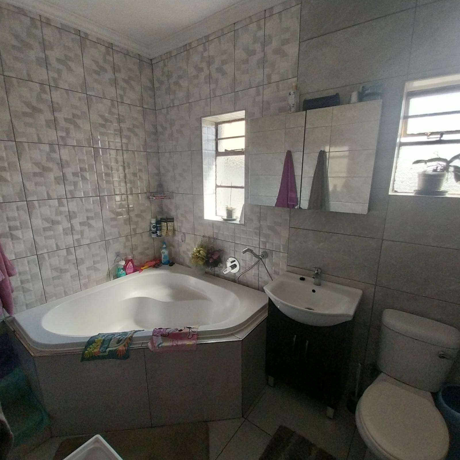 2 Bed House in Johannesburg Central and CBD photo number 25