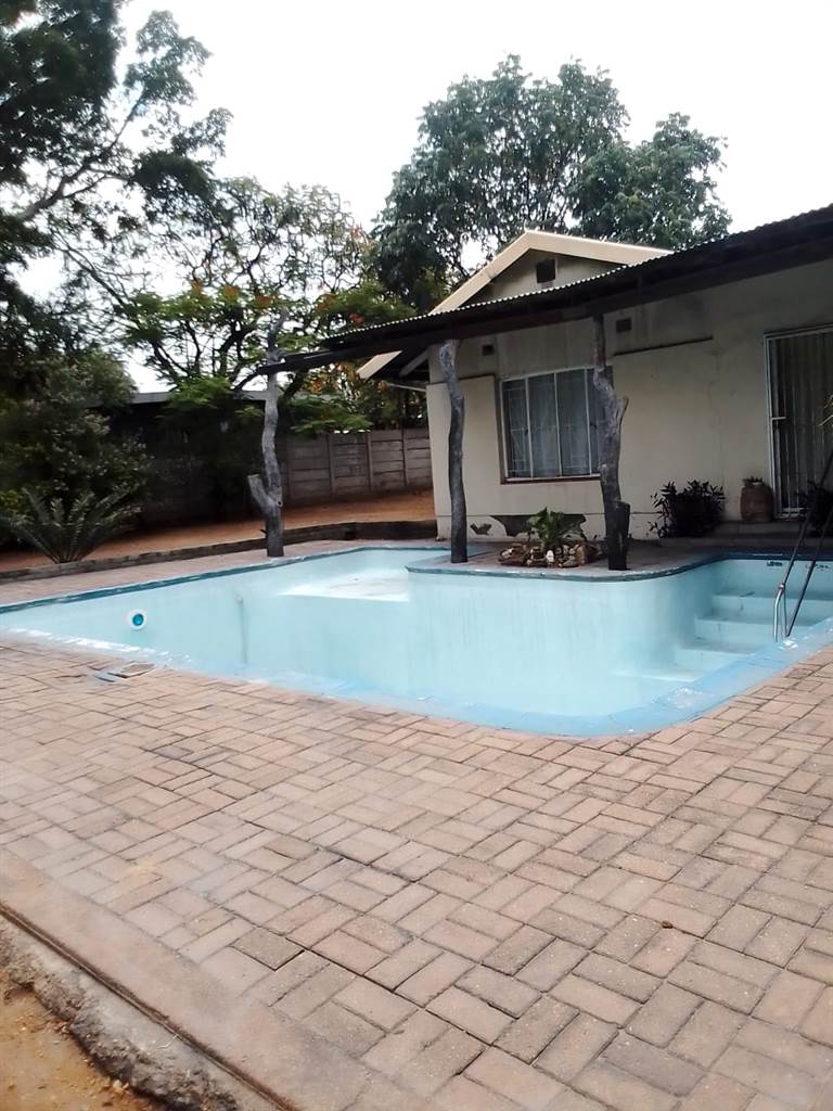 7 Bed House in Phalaborwa photo number 14