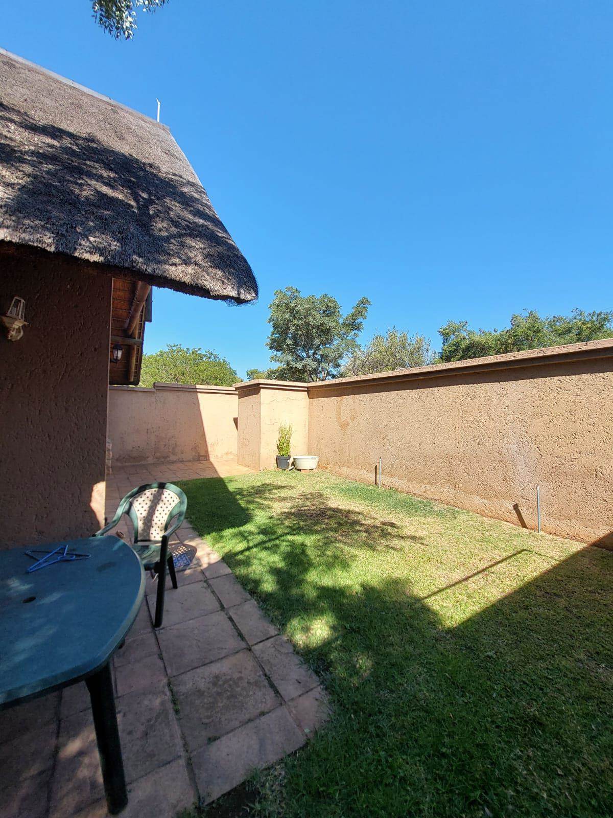 1 Bed Garden Cottage in Kameelfontein and surrounds photo number 10
