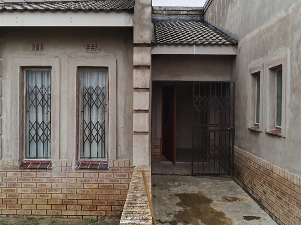 4 Bedroom House 4 Bedroom House