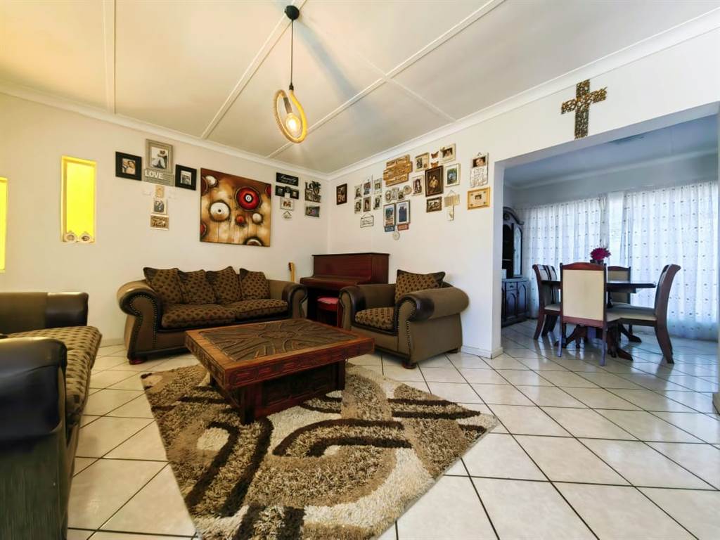 3 Bed House in Potchefstroom Central photo number 4