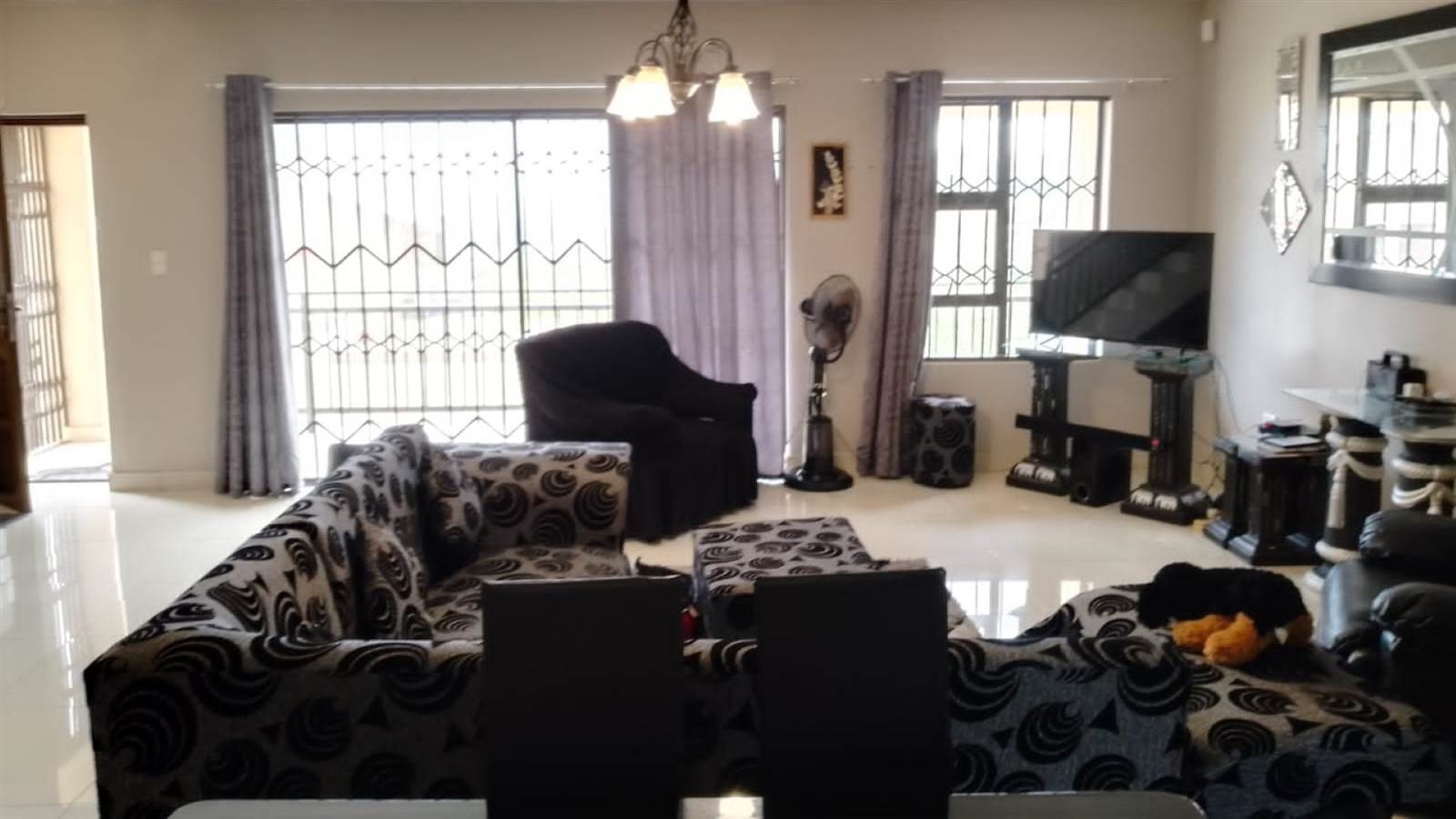3 Bed Apartment in Tongaat Central photo number 4