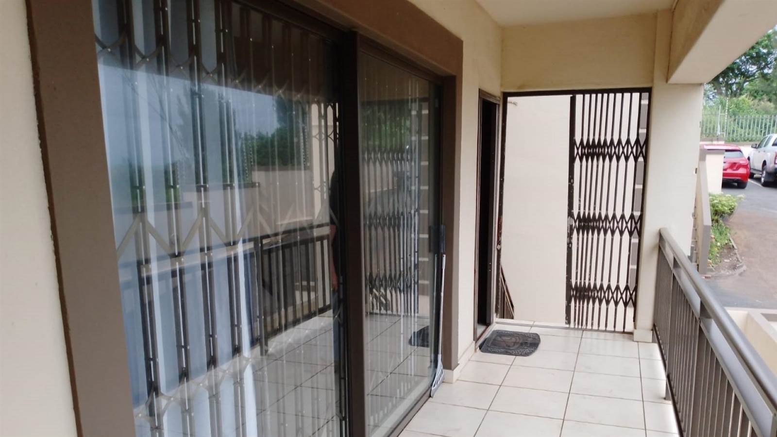 3 Bed Apartment in Tongaat Central photo number 3