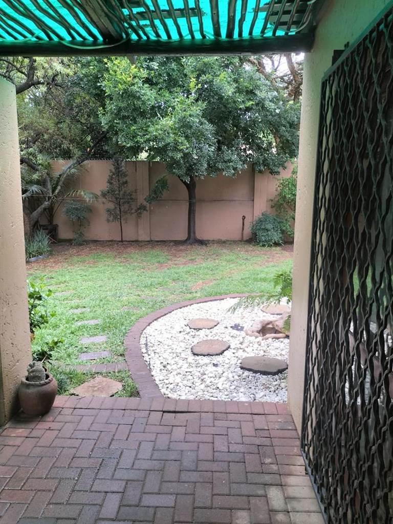 3 Bed Townhouse in Douglasdale photo number 14