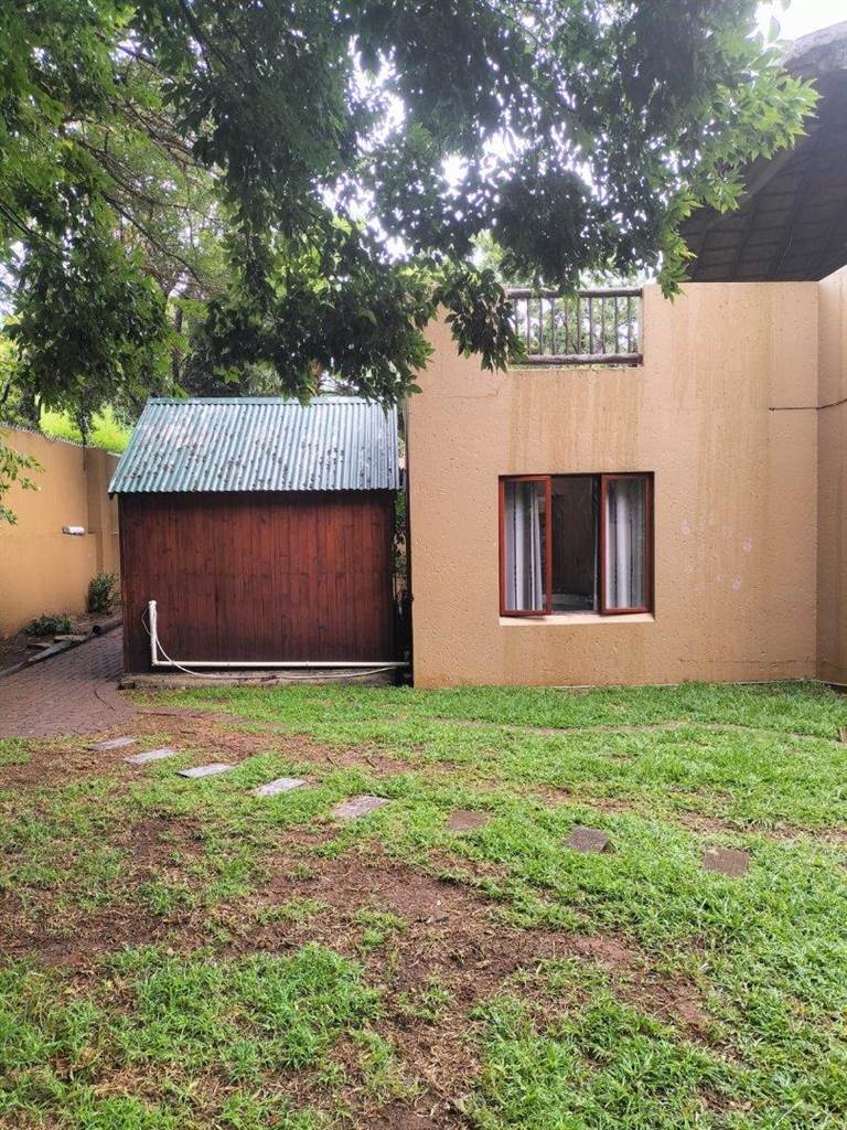 3 Bed Townhouse in Douglasdale photo number 8