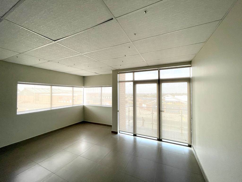 850  m² Commercial space in Secunda photo number 11