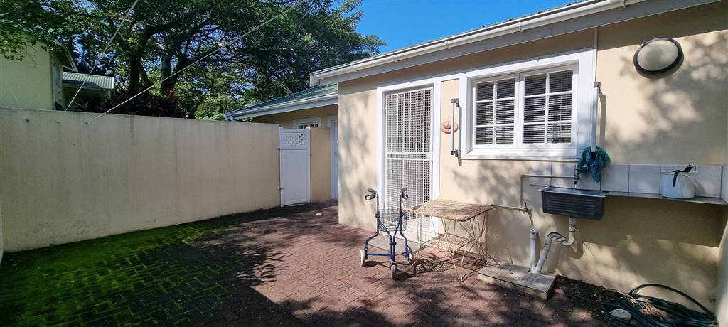 3 Bed Townhouse in Umtentweni photo number 16