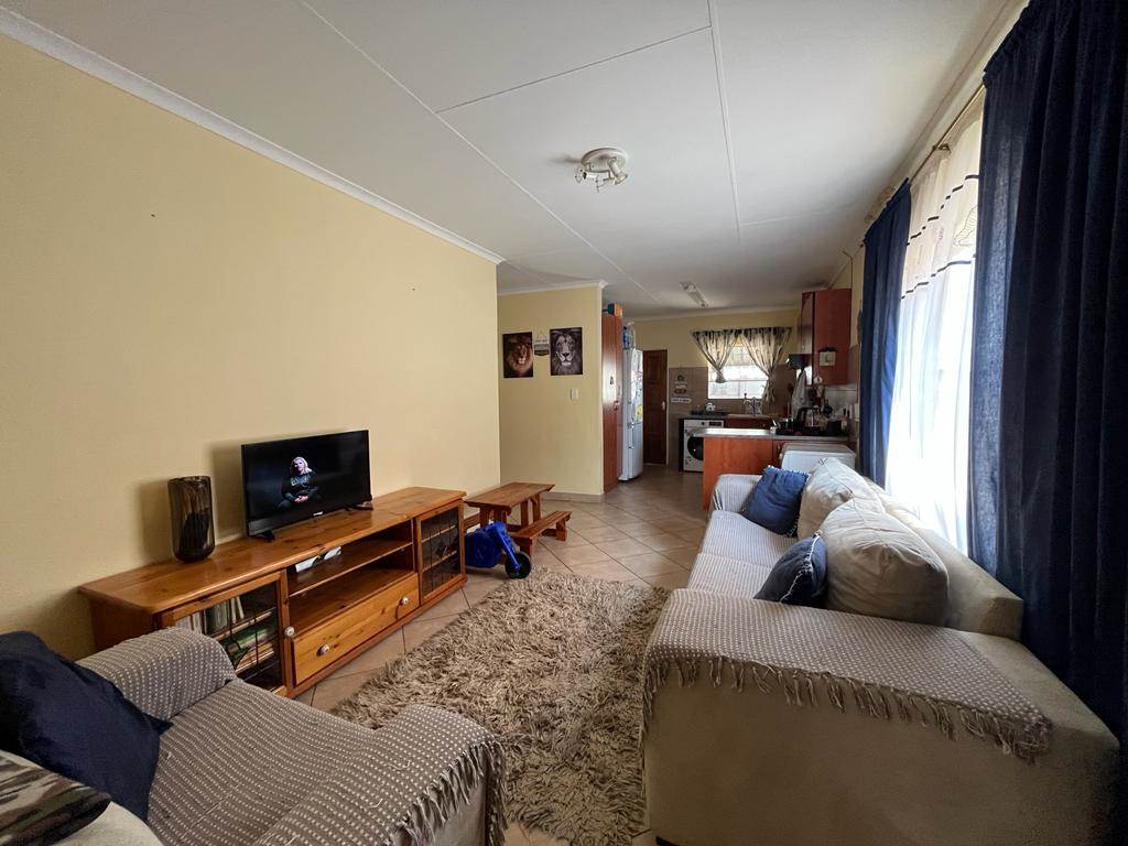 2 Bed House in Randfontein photo number 3