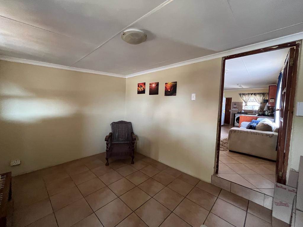 2 Bed House in Randfontein photo number 9