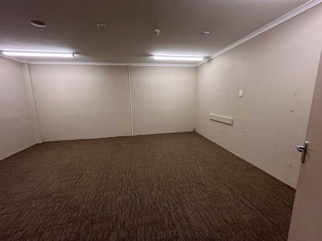 370  m² Commercial space in Greenacres photo number 24