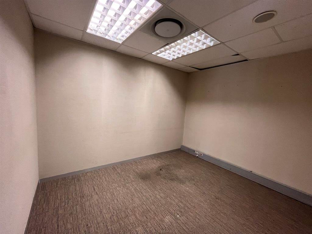 370  m² Commercial space in Greenacres photo number 15
