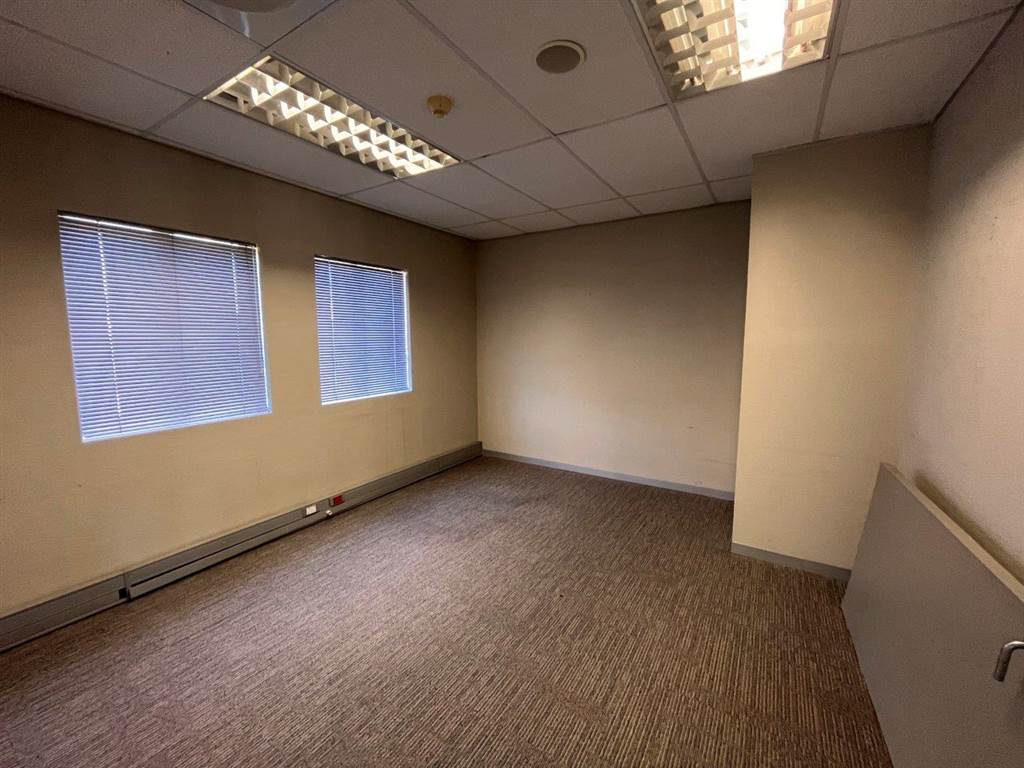 370  m² Commercial space in Greenacres photo number 23