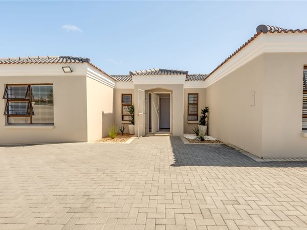 4 Bedroom House 4 Bedroom House