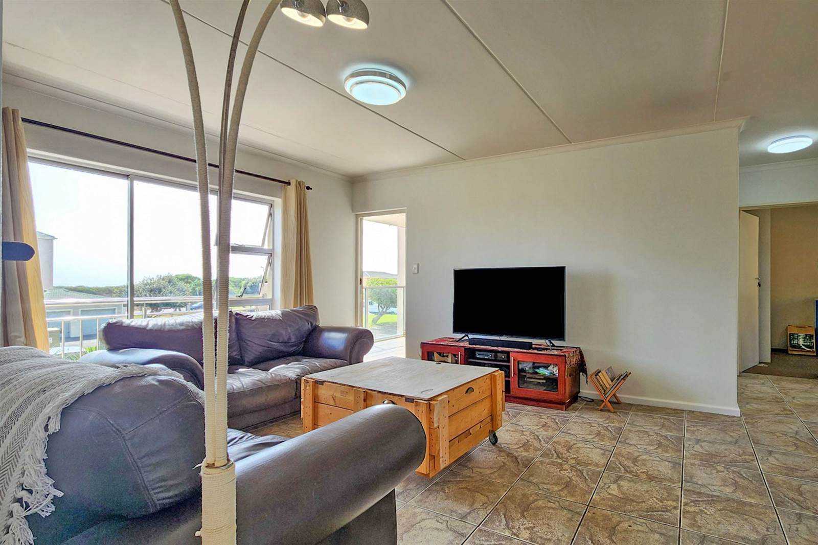 2 Bed Apartment in Bloubergstrand photo number 3