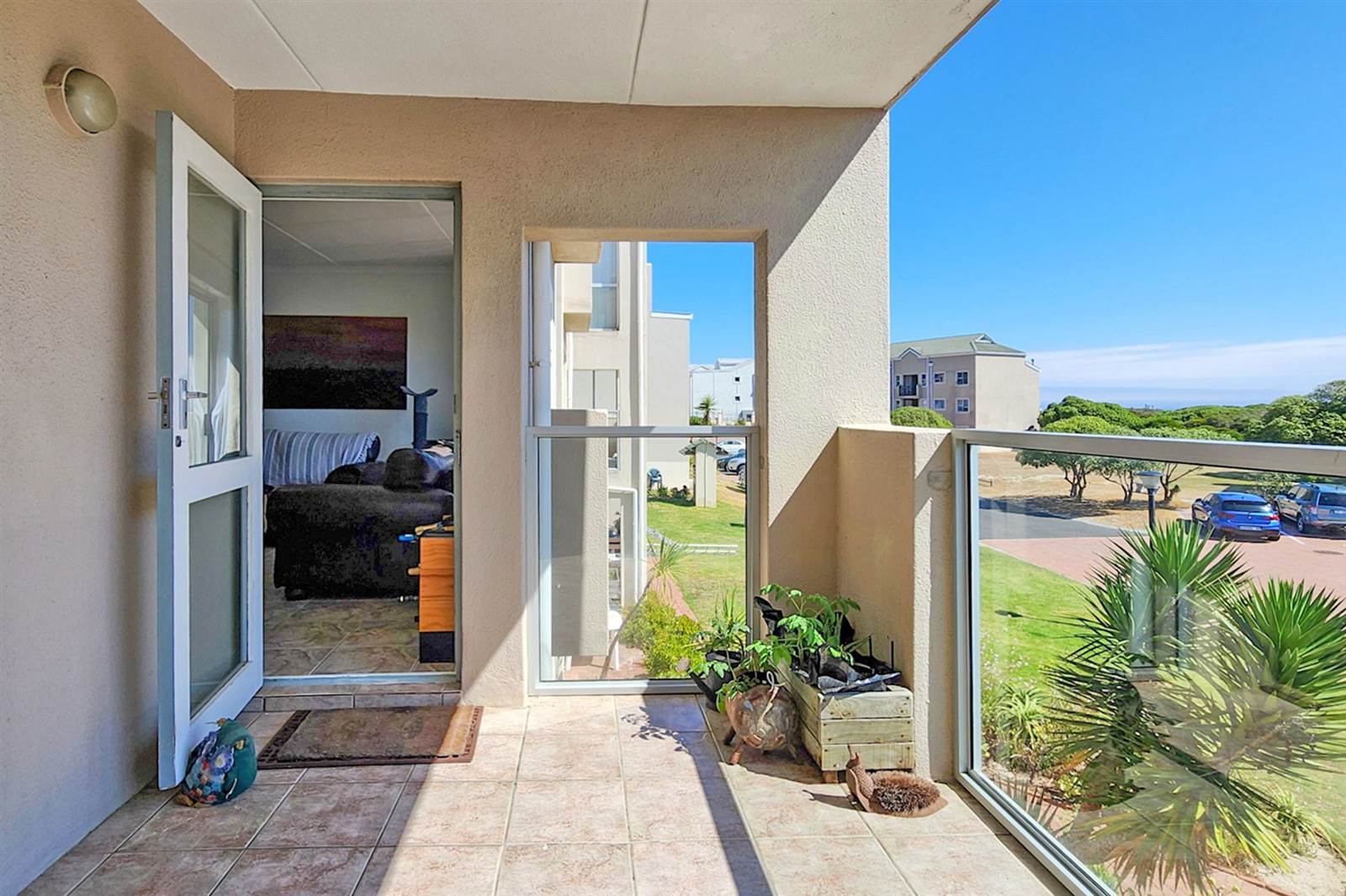 2 Bed Apartment in Bloubergstrand photo number 8