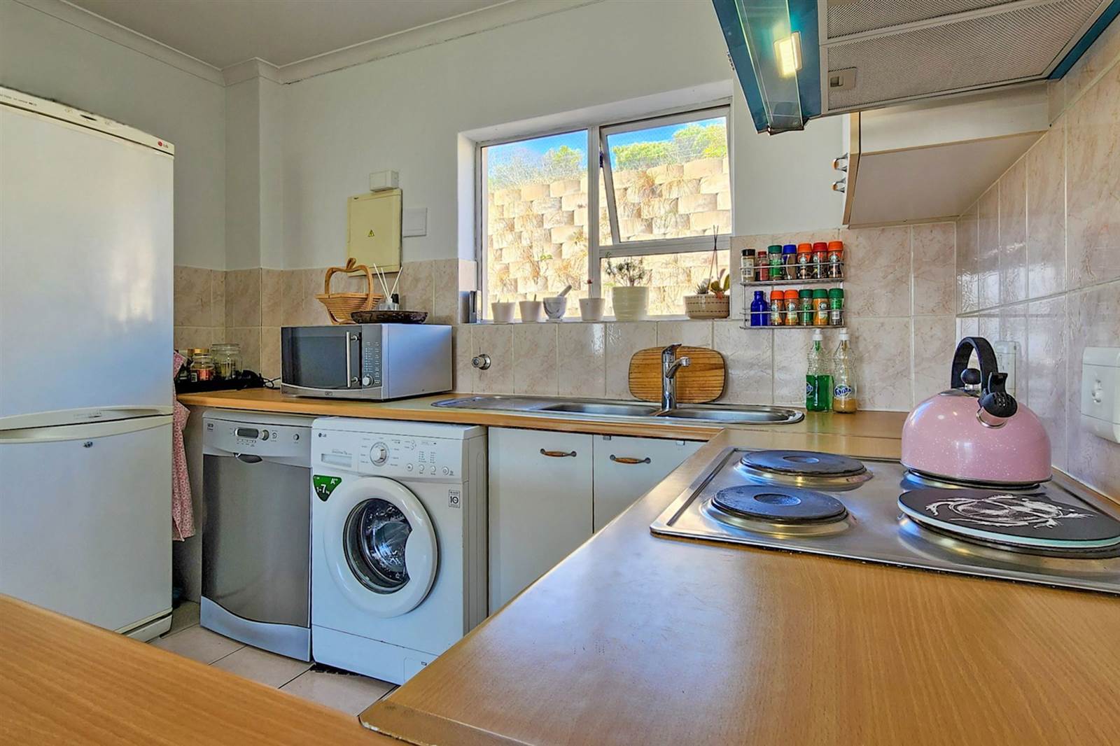 2 Bed Apartment in Bloubergstrand photo number 22