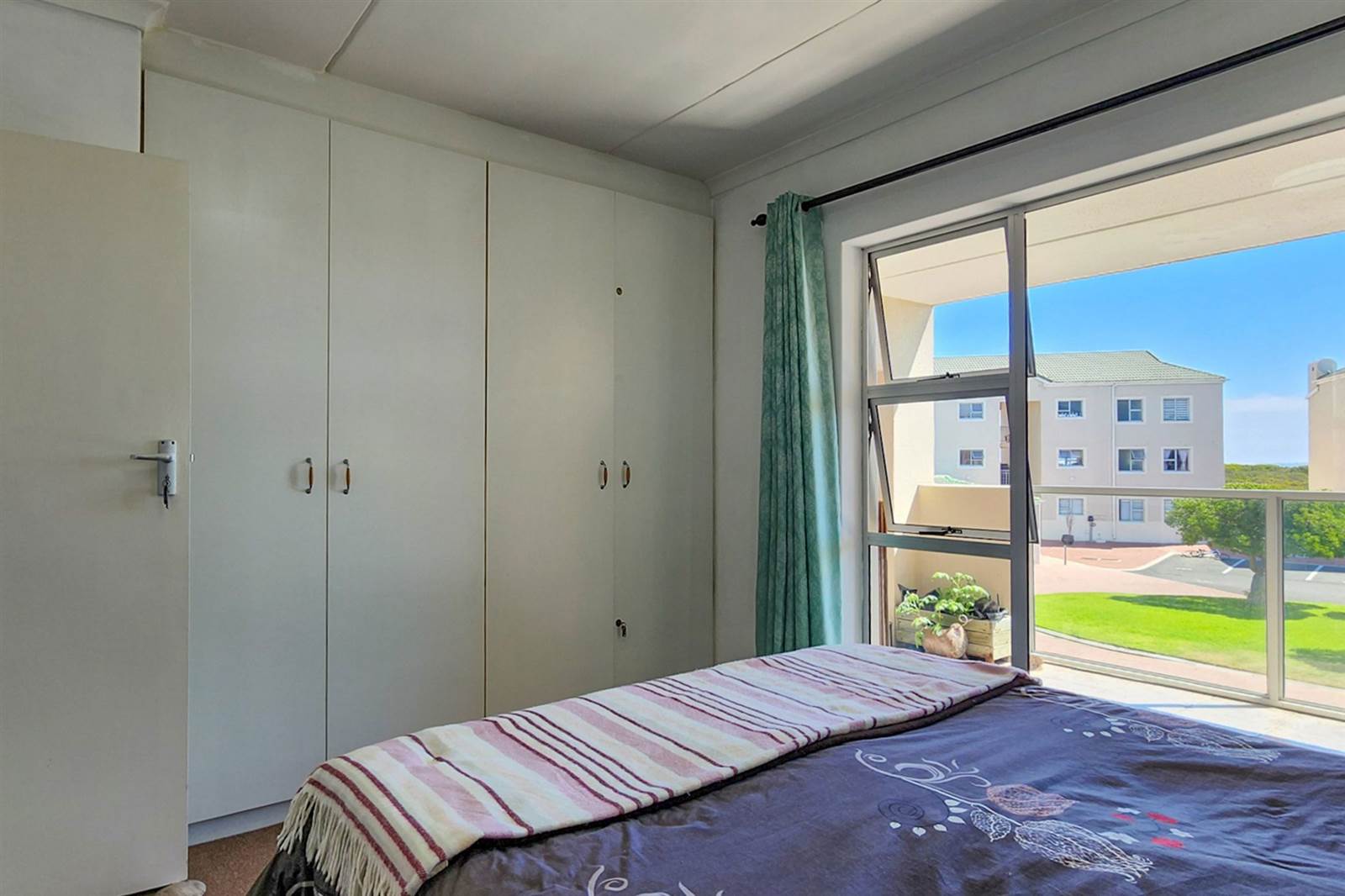 2 Bed Apartment in Bloubergstrand photo number 13