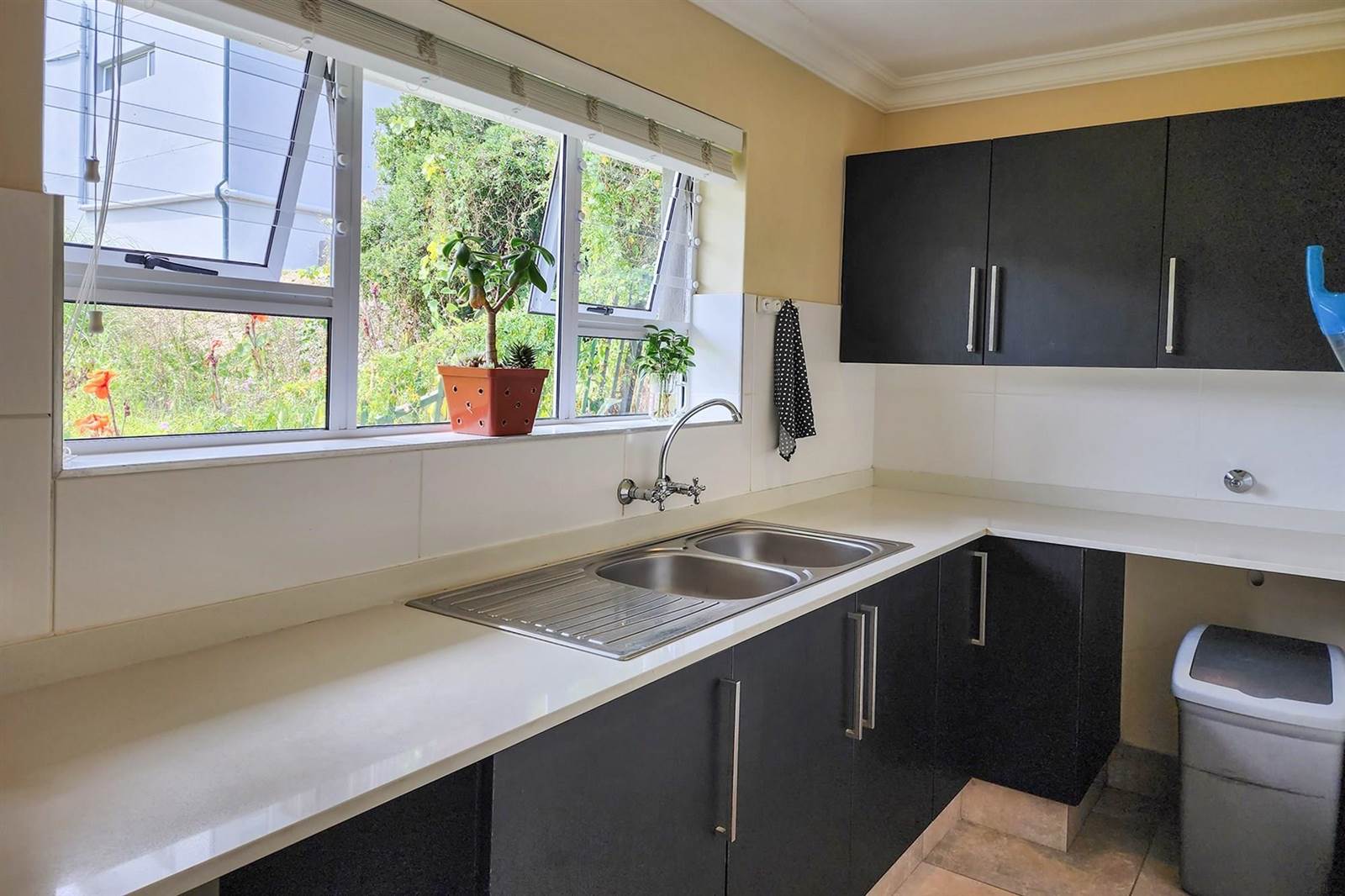 3 Bed Townhouse in Knysna Central photo number 19