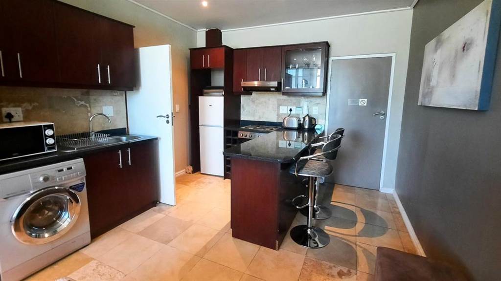 Bachelor apartment in Paarl Central East photo number 8