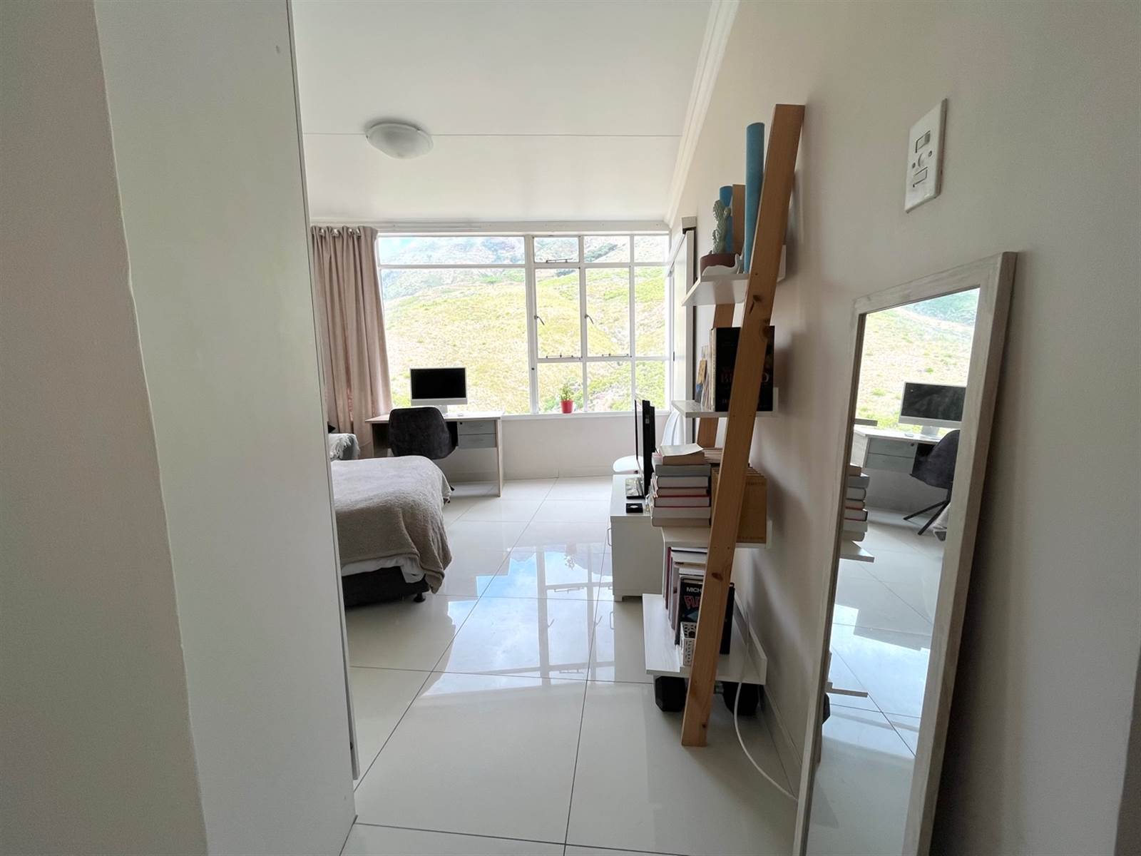 1 Bed Apartment in Vredehoek photo number 8