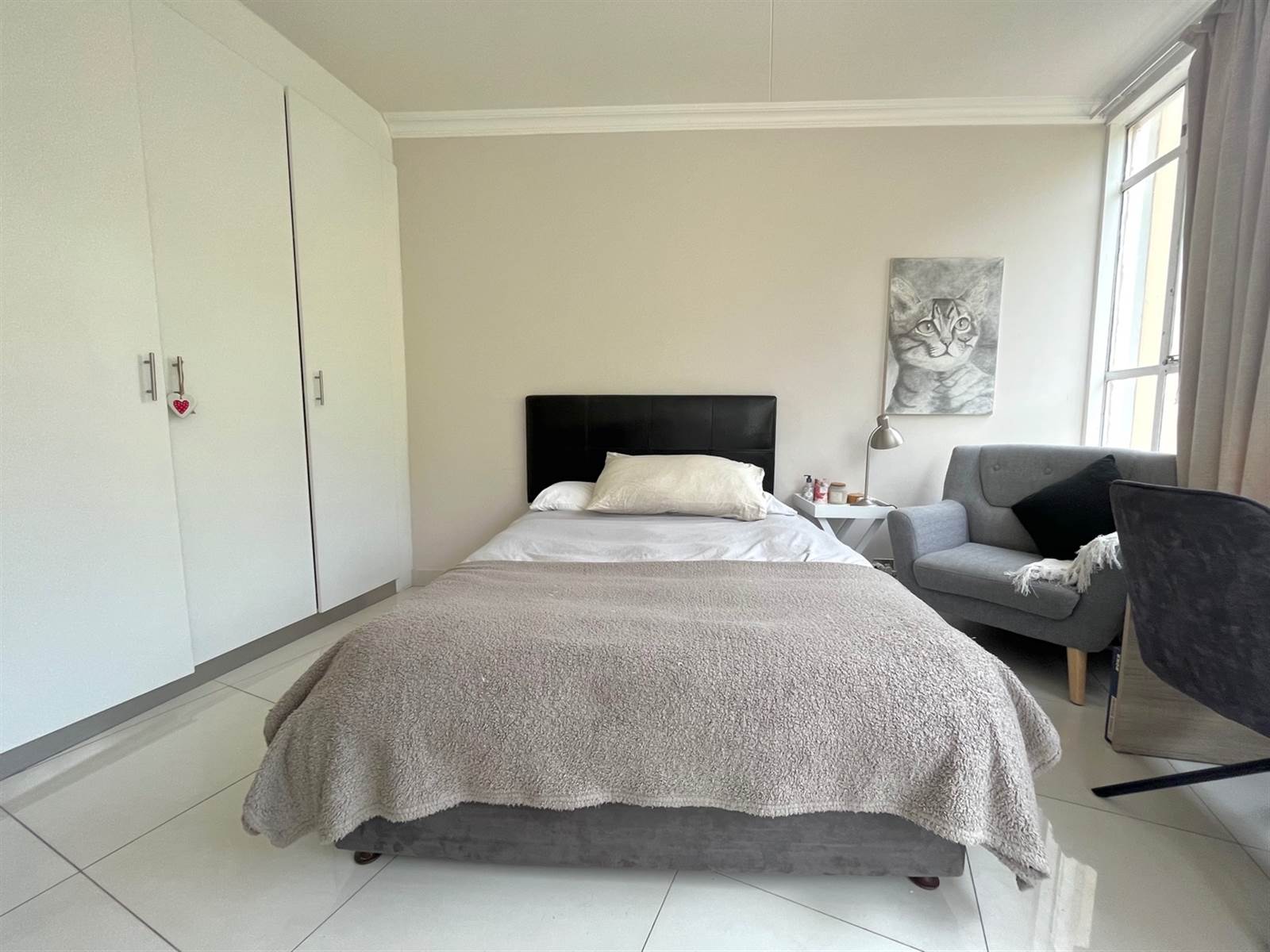 1 Bed Apartment in Vredehoek photo number 5