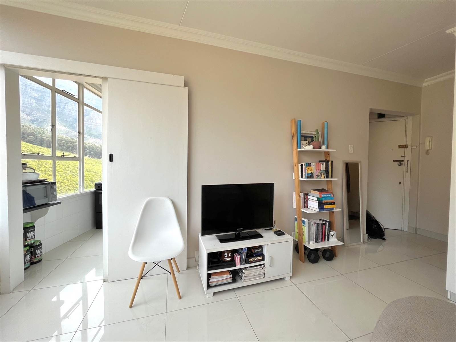 1 Bed Apartment in Vredehoek photo number 7
