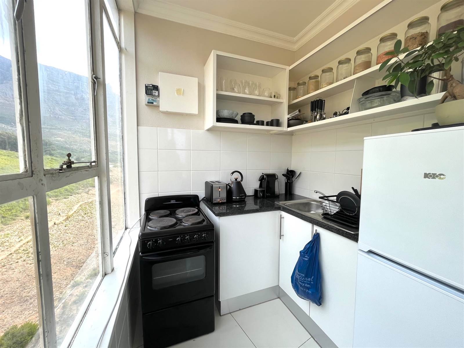 1 Bed Apartment in Vredehoek photo number 12
