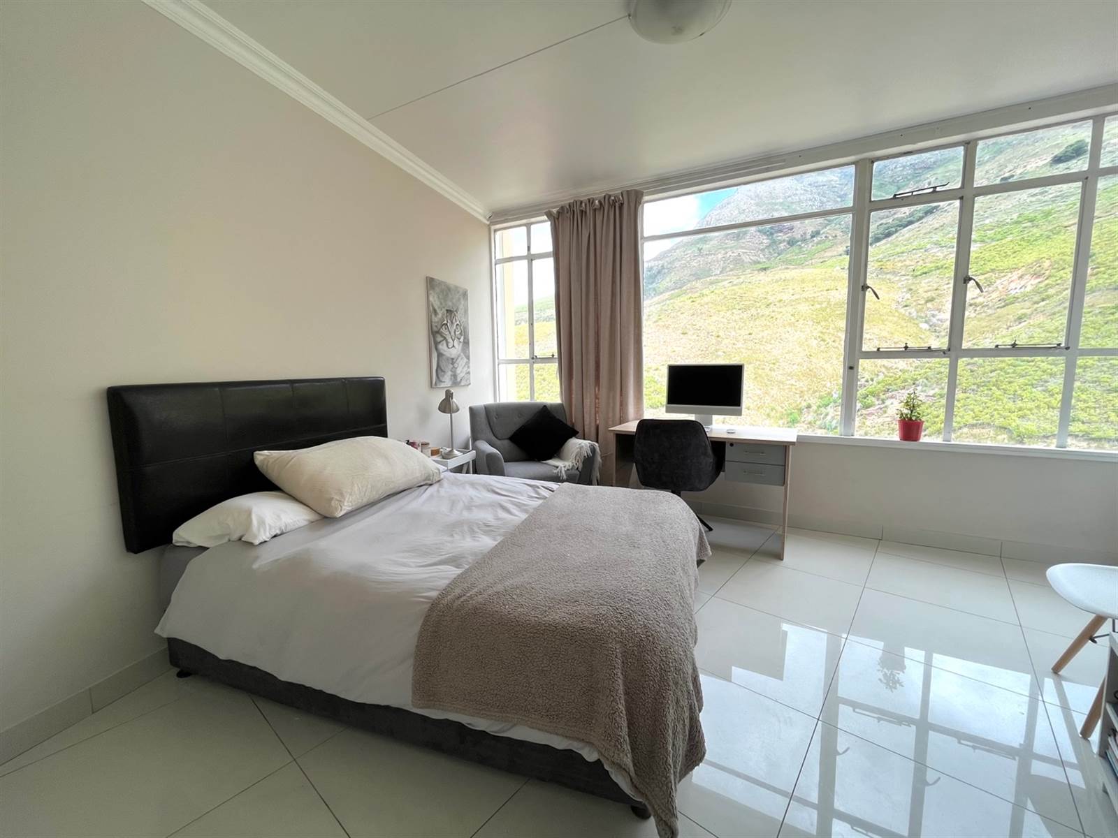 1 Bed Apartment in Vredehoek photo number 4